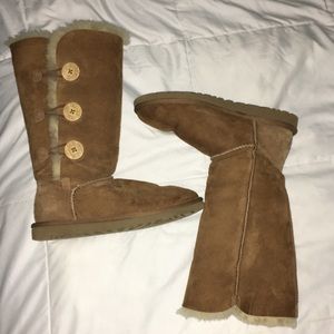 UGG BOOTS